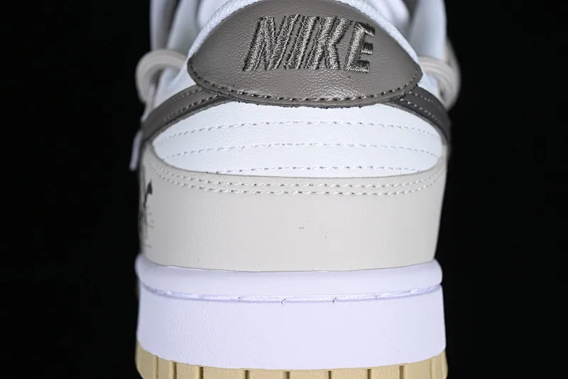 All Categories Nk SB Dunk Series Nk SB Dunk Low Low-top sneakers Customized large box Nk Dunk Low "Team Gold" Official custom-crack SB strapped low-top casual sneakers DV0833-100